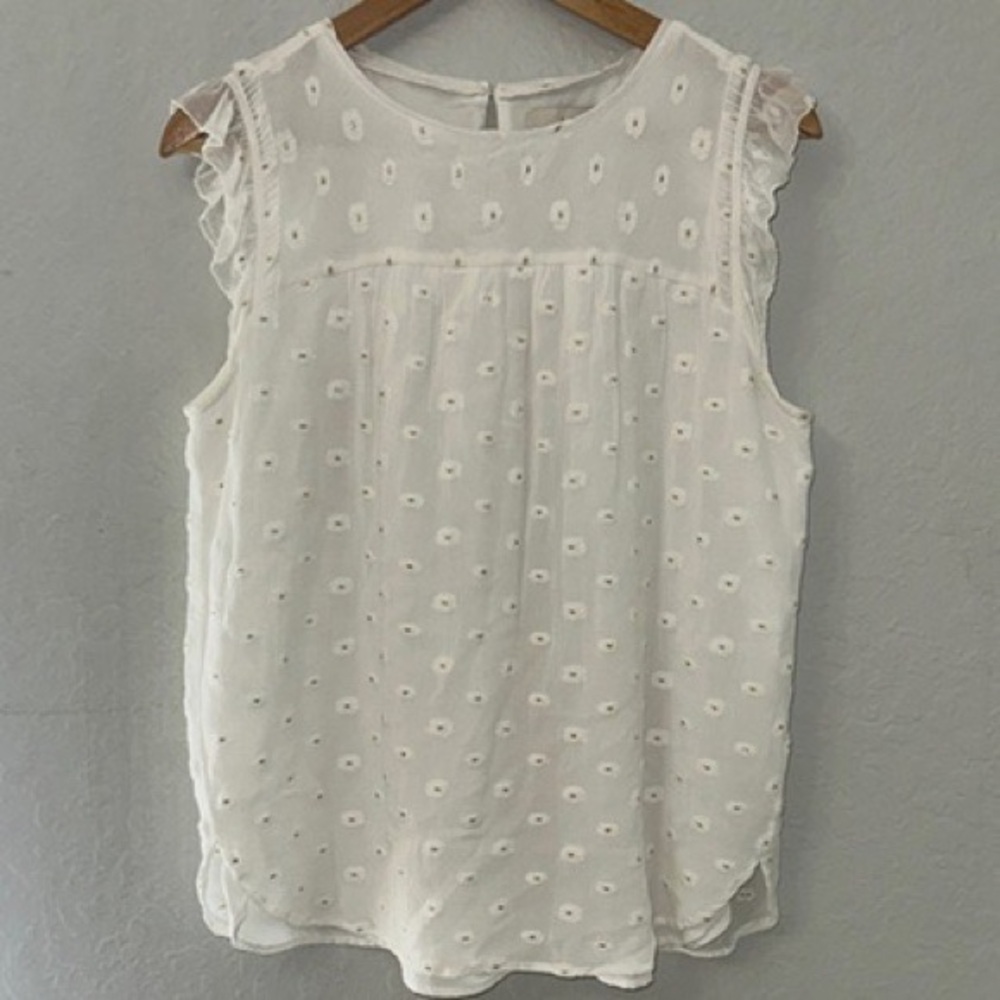 Chic White Sleeveless Blouse